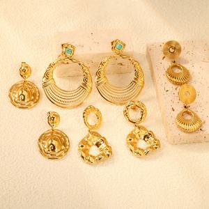 Boucles d'oreilles pendantes géométriques élégantes en acier inoxydable plaqué or 18 carats de style classique pour femmes, vente en gros - Product Image 1