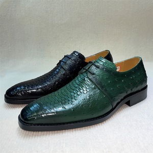 Chaussures Oxford pour hommes personnalisées, de haute qualité, luxueuses, uniques, à motif serpent, élégantes, pour les occasions spéciales, chaussures en cuir pour hommes et chaussures Oxford. - Product Image 3