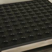 Machine à Takoyaki et à Boulettes de Poisson Électrique Professionnelle Commerciale Fuqi avec 100 Trous Haute Efficacité 3.2kW