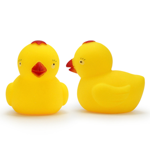 Brinquedo de Banho para Bebês da Marca Jixin, Pato de Borracha em Forma de Galinha, Flutuante e Sonoro, Unissex - Product Image 1