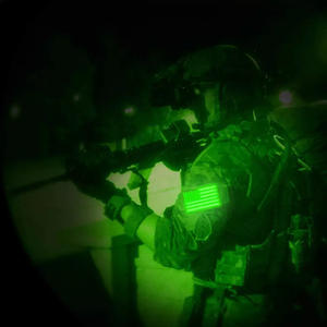 Parches Reflectantes Infrarrojos con la Bandera de Estados Unidos de 3.5*2 Pulgadas, Insignia Reflectante IR con Diseño de Gancho y Bucle - Product Image 2