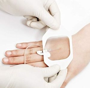 Pansements IV de 4cm x 5cm pour usage pédiatrique Pansement transparent respirant pour enfants Pansement médical transparent - Product Image 1