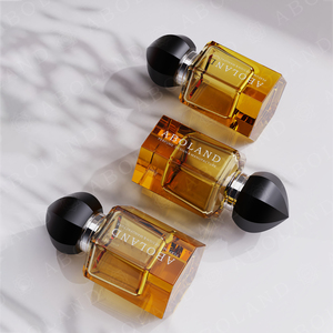 Flacon de parfum de luxe au design nouveau, logo personnalisé et décoration de pompon coloré, flacon de parfum en verre - Product Image 6