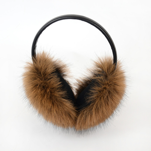 Orejeras de imitación de mapache bicolor con degradado 2026, diadema elástica negra que se ajusta sin apretar, diseñadas para viajeros urbanos - Product Image 1