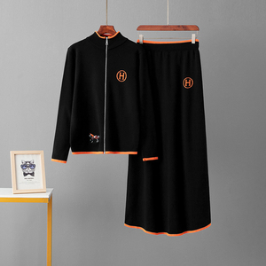 Set Elegante in Maglia con Ricami Tinta Unita per Donna, Ideale per Ufficio e Casual, Comodo Completo con Gonna in Tutte le Taglie - Product Image 2