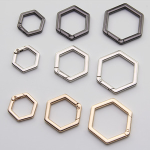 Mosquetón Hexagonal de Aleación de Zinc de Alta Calidad, 26 mm, Ligero, con Colores Personalizables <span class=keywords><strong>para</strong></span> <span class=keywords><strong>Llaveros</strong></span> de <span class=keywords><strong>Boda</strong></span> - Product Image 1