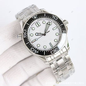 Montre mécanique unisexe personnalisée avec logo, 41 mm, calendrier bleu, lunette en céramique luminescente, boîtier en acier inoxydable 316L, verre, bracelet en or blanc - Product Image 2