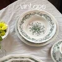 Service de vaisselle en céramique rétro de style français, compatible micro-ondes, tasses gaufrées, assiettes vert olive, bols floraux haut de gamme, plats à motifs végétaux