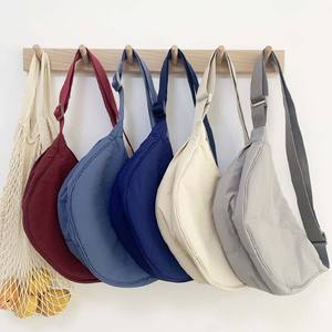 กระเป๋าแฟชั่นลำลองอเนกประสงค์ทรงครึ่งวงกลม น้ำหนักเบา สะพายไหล่หรือสะพายข้าง ใช้ได้ทั้งแบบลำลองและเล่นกีฬา เหมาะสำหรับใส่ของช้อปปิ้ง - Product Image 2