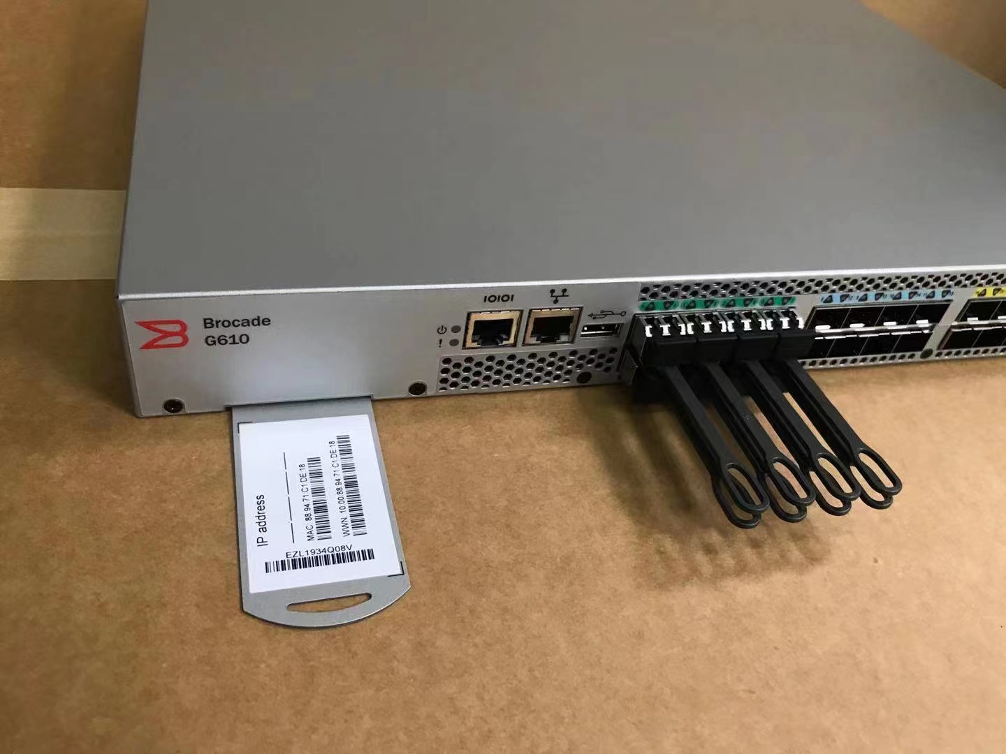 中古　Brocade G610 FCスイッチ(SFP+モジュール付き)#2 中古 Brocade G610 FCスイッチ(SFP+モジュール付き)#2 中古