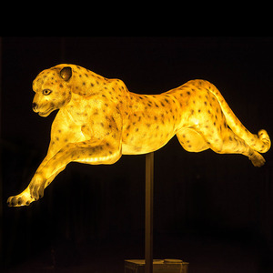 Sculpture <span class=keywords><strong>de</strong></span> panthère grandeur nature en fibre <span class=keywords><strong>de</strong></span> verre LED Momovalley, réaliste en 3D, panthère sauvage, guépard, léopard, IP65 pour décoration extérieure - Product Image 3