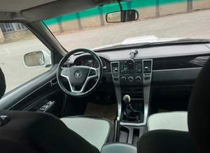 Camioneta blanca Foton Sapu usada, motor diésel de cuatro ruedas de 2,8 l - Product Image 5