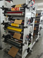 Hoge snelheid 4 5 6 kleuren smalle web UV-lijm papierrol tot rol etiket logo stickers flexo printmachine MET stansmachine