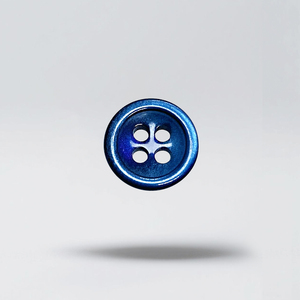 Boutons en résine à finition nacrée haut de gamme, modèles 2025, pour chemises, 4 trous - Product Image 1