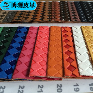 Material de Cuero Sintético de Primera Calidad con Patrón de Diamantes Grabado en Relieve para Zapatos de Doble Cara - Product Image 1