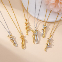 Collier bicolore pour couple, garçon et fille s'embrassant, design minimaliste de niche, chaîne de clavicule personnalisée