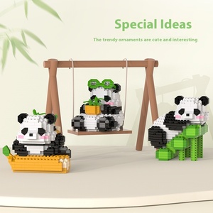 Lele Brothers W1116 Panda Meng Lan Fubao hecho a mano Micro partículas bloques de construcción modelo de plástico muñeca de juguete - Product Image 3