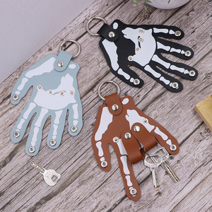 Porte-clés créatif et original en cuir PU, porte-clés portable en forme de paume, porte-clés cadeau d'Halloween. - Product Image 1