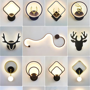 Applique murale moderne et créative en acrylique avec courbes, applique murale nordique en forme de <span class=keywords><strong>serpent</strong></span>, applique murale à LED pour la maison, les hôtels, les décors et les luminaires - Product Image 1