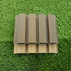 Revestimiento de Pared Exterior WPC, Soluciones de Fachada Compuestas Resistentes a la Intemperie - Product Image 1