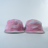 Casquette 5 panneaux rose tie-dye tendance 2026 avec logo personnalisé brodé hexagonal, casquette de camping en nylon, style urbain Gorpcore, séchage rapide, vente en gros