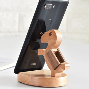 Soporte para teléfono de madera maciza con forma de caballo, material de haya, organizador de escritorio, regalo para uso en el hogar y la oficina - Product Image 1