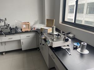 Calibrateur de manomètre 60 MPa à poids mort pour salle blanche - Product Image 3