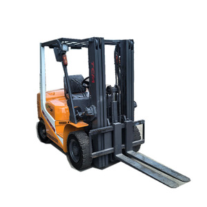 รถยกมือสอง TCM รุ่น FD30T6N 3 ตัน ชั่วโมงการทำงานต่ำ เครื่องยนต์ดีเซล ปั๊มและมอเตอร์ ประหยัดพลังงาน ใช้งานได้หลากหลาย ลานจอดรถเซี่ยงไฮ้ - Product Image 1