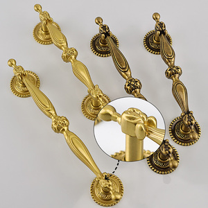 Maniglie e pomelli in ottone massiccio intagliato, bronzo anticato, per cassetti, armadi e ante, ferramenta tradizionale in metallo goffrato - Product Image 5