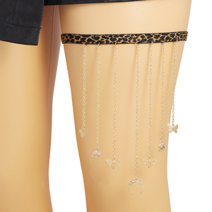 Chaîne de corps élastique imprimé léopard avec pampille dorée et pendentifs papillon, éléphant, lune pour femme – Idéale pour la plage - Product Image 1