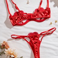 Ensemble de lingerie trois pièces en dentelle pour femme 2026, soutiens-gorge ajourés INS, vêtements romantiques et amusants, directement de l'usine