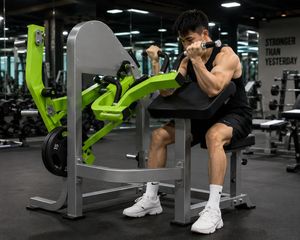 Machine à curls pour biceps MRD Commercial, équipement de musculation pour les bras, pour salle de sport et club de fitness - Product Image 4