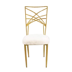 Silla Camaleón Acolchada de PU Blanca con Estructura de Hierro para Banquetes de Boda de Lujo y Asientos Apilables para Eventos en Salones de Hotel - Product Image 3
