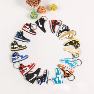 للبيع بالجملة حذاء صغير لطيف من مادة PVC المطاطية بتصميم عصري لكرة السلة حذاء رياضي ثلاثي الأبعاد للهدايا