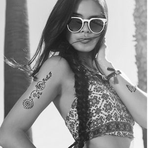 Autocollant de tatouage temporaire motif floral en film PET, application sur bras, taille unique, imperméable, tenue 3-5 semaines - Product Image 1