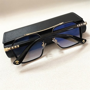 Qingqing Vente en Gros Monture en Métal TR90 Lunettes Photochromiques Grises à Couleur Changeante Antireflet Design Élégant pour Homme/Femme - Product Image 6