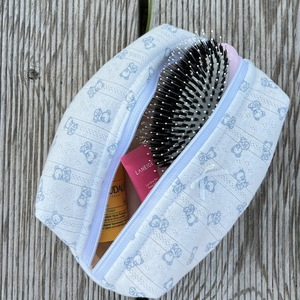Borsa per il Trucco Trapuntata con Stampa <span class=keywords><strong>Orsetto</strong></span>, Pochette Organizer con Cerniera, Beauty Case Portatile per Prodotti Skincare e Bellezza - Product Image 3