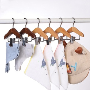 Cintres en bois miniatures de 11 cm avec pince, personnalisables avec logo, pour <span class=keywords><strong>accessoires</strong></span> de bébé, vêtements pour animaux, robes de poupées, présentation en magasin - Product Image 2