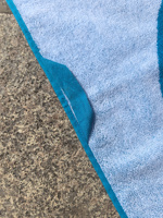 Serviette de plage en coton éponge jacquard grande taille logo tissé étiquette de lavage personnalisée avec boucle de suspension