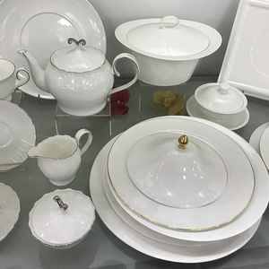 Service d'Assiettes et Bols Plats de Dîner Blanc Nordique de Haute Qualité, Bordure Dorée, en Porcelaine Céramique de Luxe pour Hôtel et Restaurant - Product Image 6