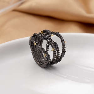 Anello in Rame Completamente Tempestato di Diamanti dal Design <span class=keywords><strong>Originale</strong></span> e Visionario, Stile Retrò di Tendenza, della Serie Thorn - Product Image 3