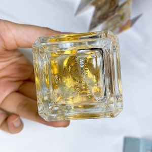 Ensemble <span class=keywords><strong>de</strong></span> <span class=keywords><strong>parfum</strong></span> en vaporisateur <span class=keywords><strong>Eau</strong></span> <span class=keywords><strong>de</strong></span> <span class=keywords><strong>Parfum</strong></span> longue durée <span class=keywords><strong>de</strong></span> marque originale pour femmes avec un <span class=keywords><strong>parfum</strong></span> floral et frais Style moderne luxueux - Product Image 5