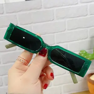 Gafas de sol de plástico con marco cuadrado pequeño para hombre y mujer, anteojos de sol Unisex de estilo Hip Hop, con personalidad, lente de templo ancho, con logotipo personalizado Retro