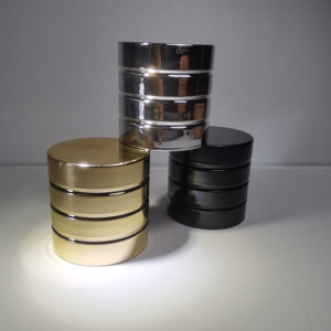 Bouchon de parfum cylindrique de <span class=keywords><strong>CD</strong></span> avec logo personnalisé en gros bouchons de bouteilles en verre de pulvérisateur à pompe en plastique lourd de haute qualité