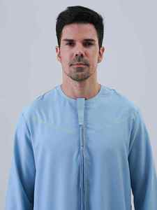 Robe traditionnelle du Moyen-Orient pour hommes, matière douce, légère et fluide. Col rond facile à porter, en coton de qualité. - Product Image 3