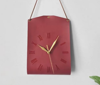 Horloge murale d'art rétro en gros personnalisé simple face en cuir design mouvement à quartz en forme de sac tenture murale pour café boutique