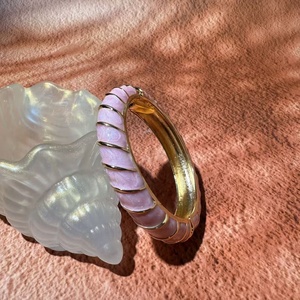 Bracelet Tendance Luxe Léger en Alliage Plaqué Or, Design Goutte d'Huile Irrégulier, Vente en Gros Usine 2026 - Product Image 6