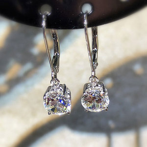 Orecchini a Perno con Quattro Punte in Zirconia, Gioielli Eleganti da Donna in Rame Placcato Oro Bianco per Uso Quotidiano - Product Image 1