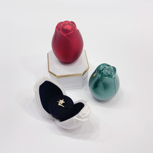 Caja de anillo en forma de rosa para el día de San Valentín, embalaje de joyería abierto de doble cara, moderno y elegante - Product Image 1