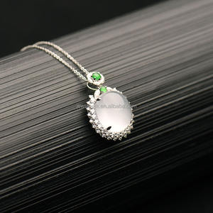 Collar con Colgante de Jadeíta Verde Imperio Qingyabailu Feicui, Clásico, Aniversario, Certificado por Terceros, Forma de Calabaza, 18K - Product Image 2